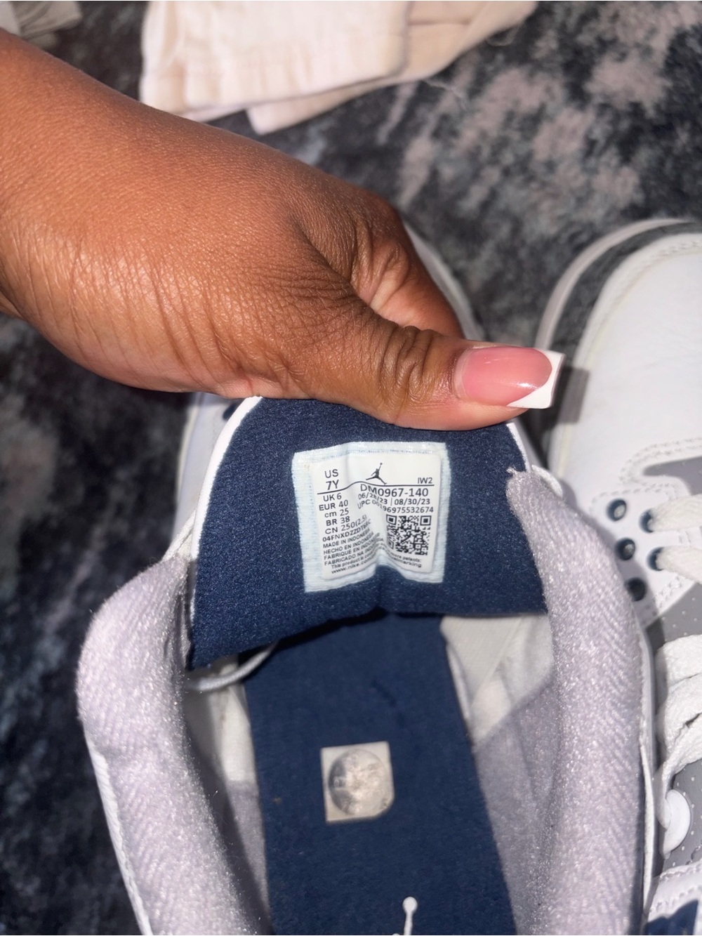 Air Jordan 3 White/Navy Size 7Y / Women’s 8.5 - Picture 2 of 2